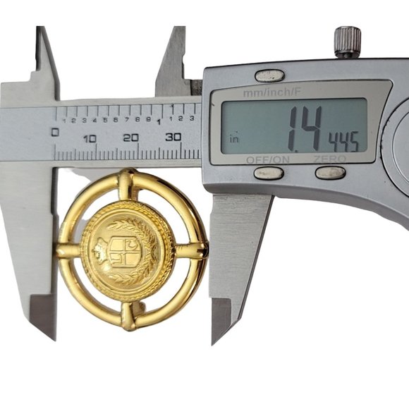 Liz Claiborne Gold Tone Signature Shield Round Laurel Leaf Edge Brooch Pin E474 - Picture 7 of 8